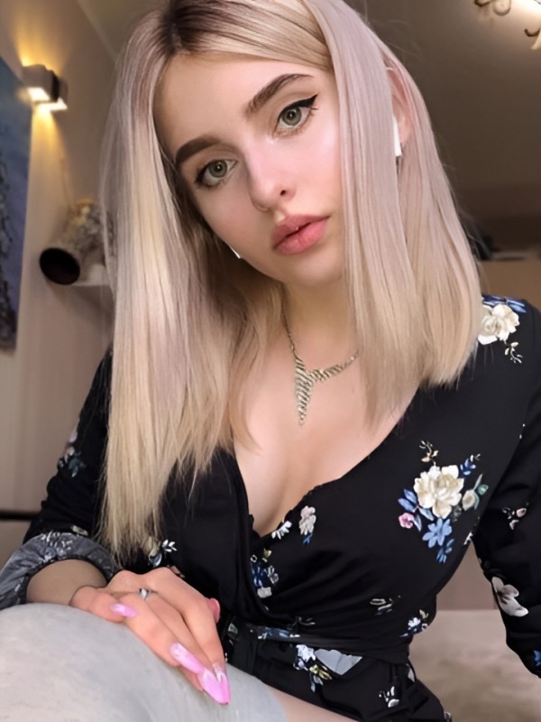 Лариса привлекательная девушка из Старого оскола цена от 5000 руб